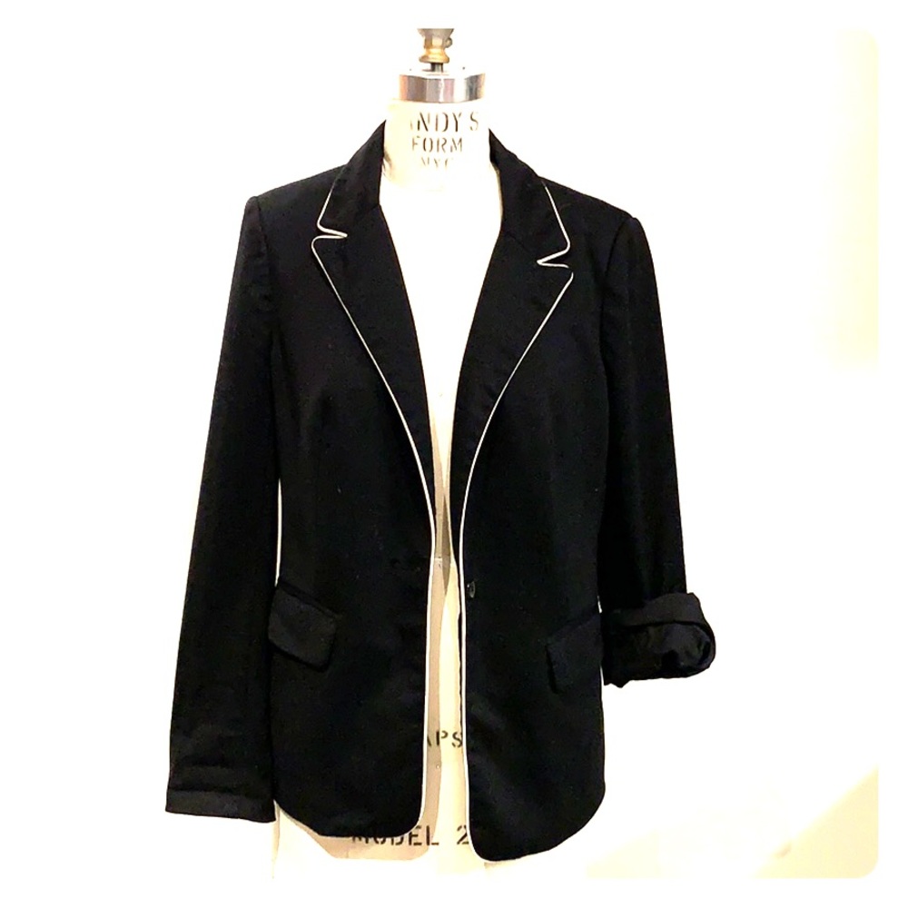 Black blazer with white piping edge
